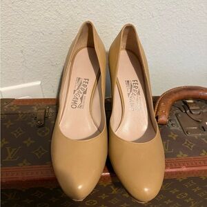 Salvatore Ferragamo Tan Leather Heels size 8B made in Italy
